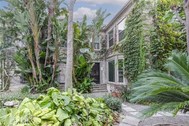 Building Photo - 5966 San Vicente Blvd