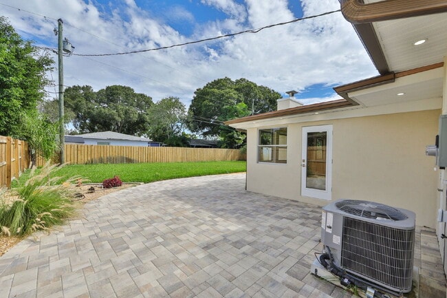 Building Photo - 5941 4th Ave N