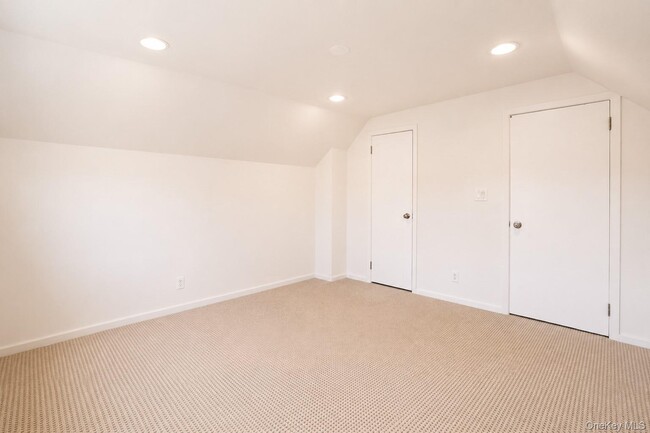 Building Photo - 545 E Park Ave