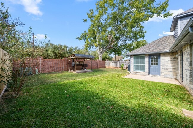 Building Photo - 2010 Courtshire Ln