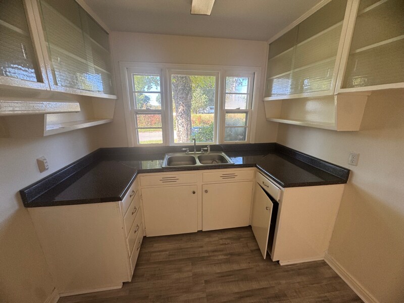 Building Photo - 405 Hampton Dr