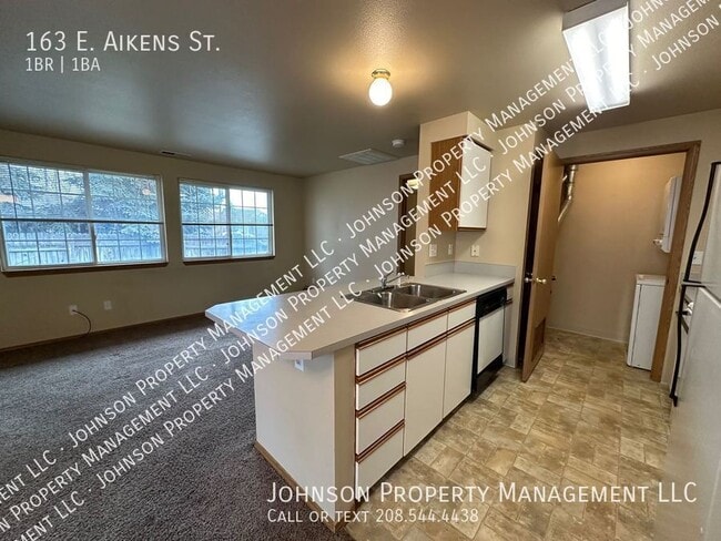 Building Photo - 163 E Aikens St