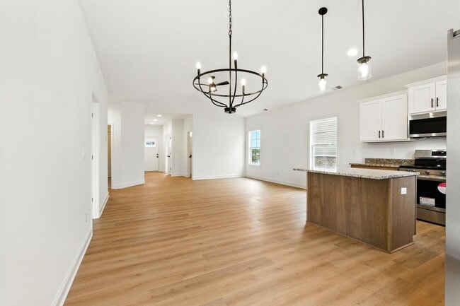 Building Photo - 1112 Mission Dr