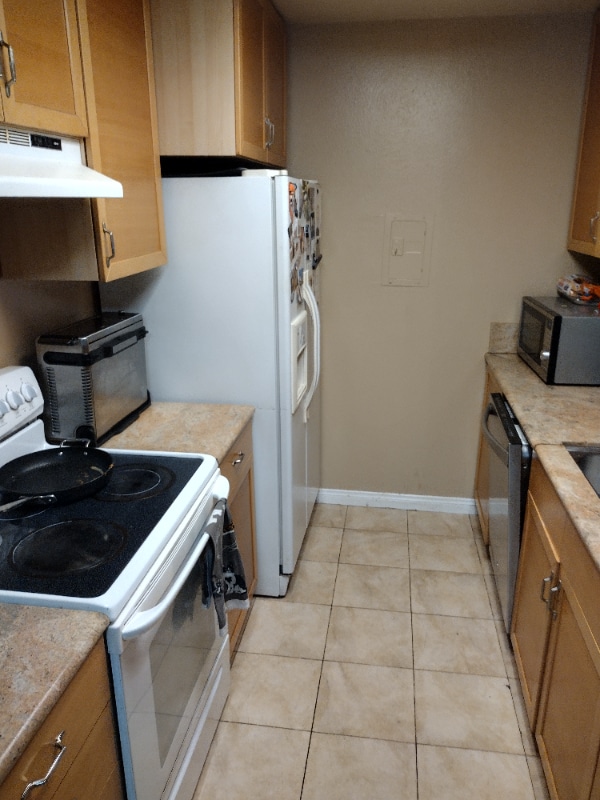 Building Photo - 5460 White Oak Ave