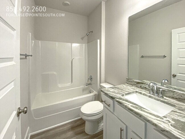 Building Photo - 10078 Lakeview Dr