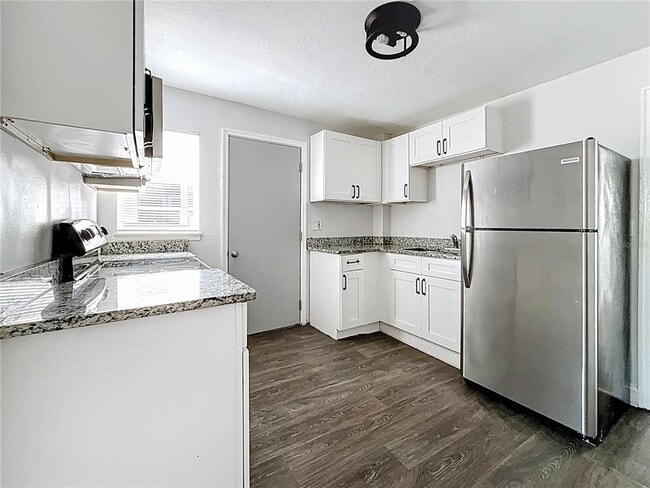 Building Photo - 618 17th Ave S