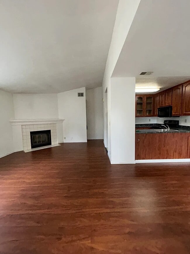 Building Photo - 4864 Iris Terrace