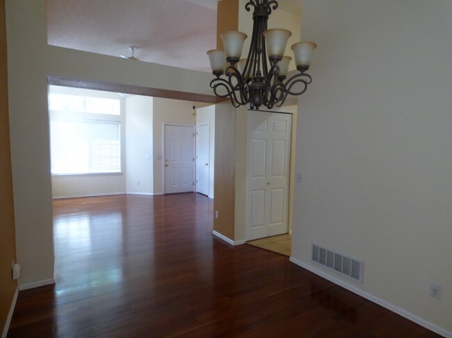 Building Photo - Fabulous Highlands Ranch Home!