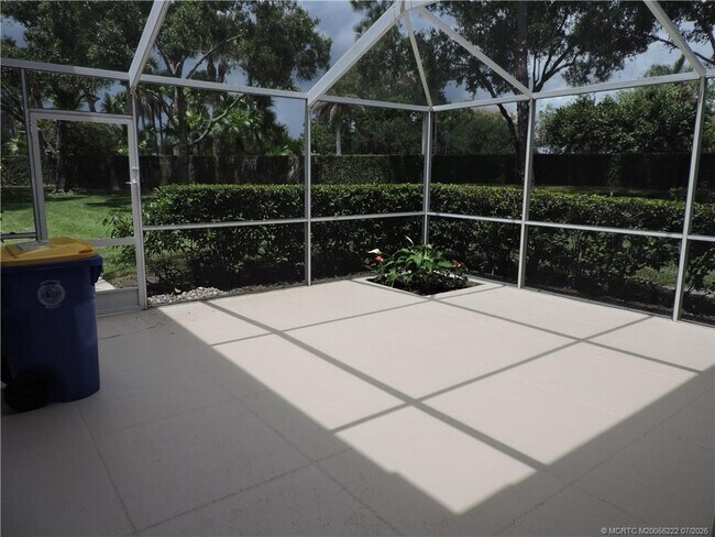 Building Photo - 2865 SW Lakemont Pl