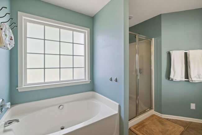 Building Photo - Beautiful 4 Bedroom, 2.5 Bath in Ballantyn...