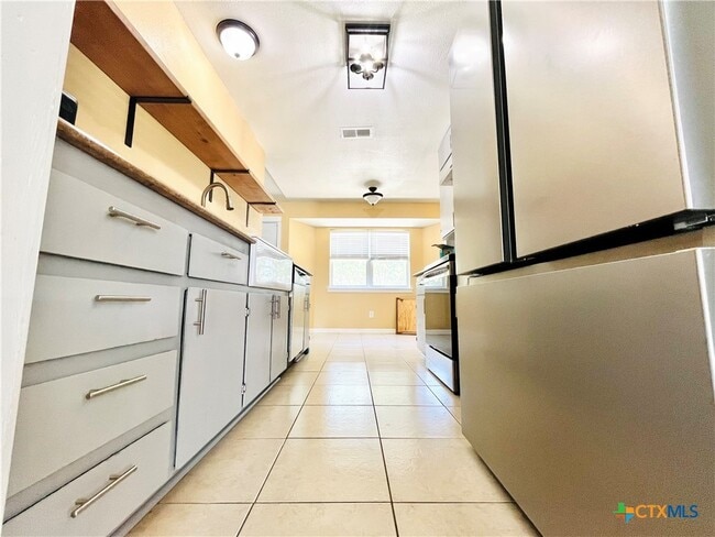 Building Photo - 1006 Missouri Ave