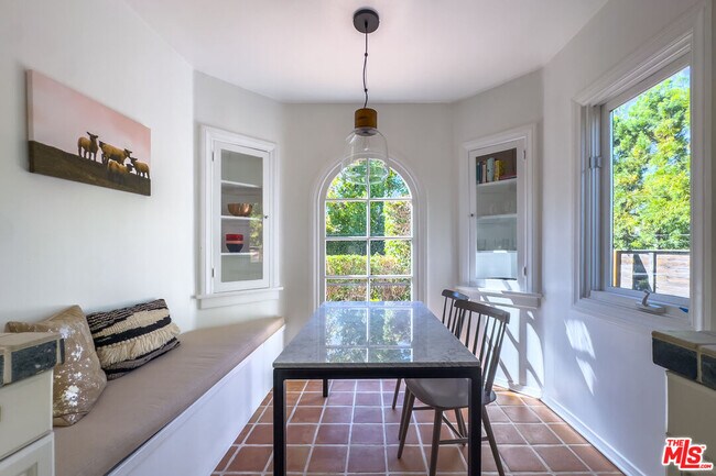 Building Photo - 434 Laurel Ave