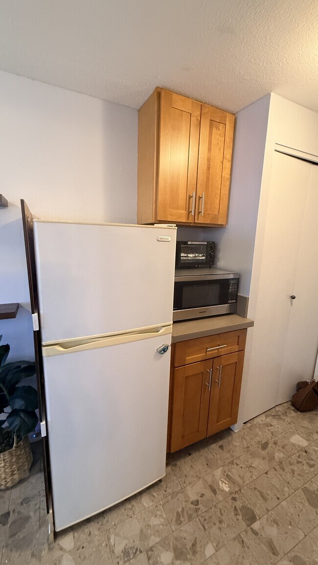 Building Photo - 1700 Ala Moana Blvd