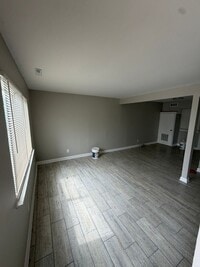 Building Photo - 3625 Glenwood Dr