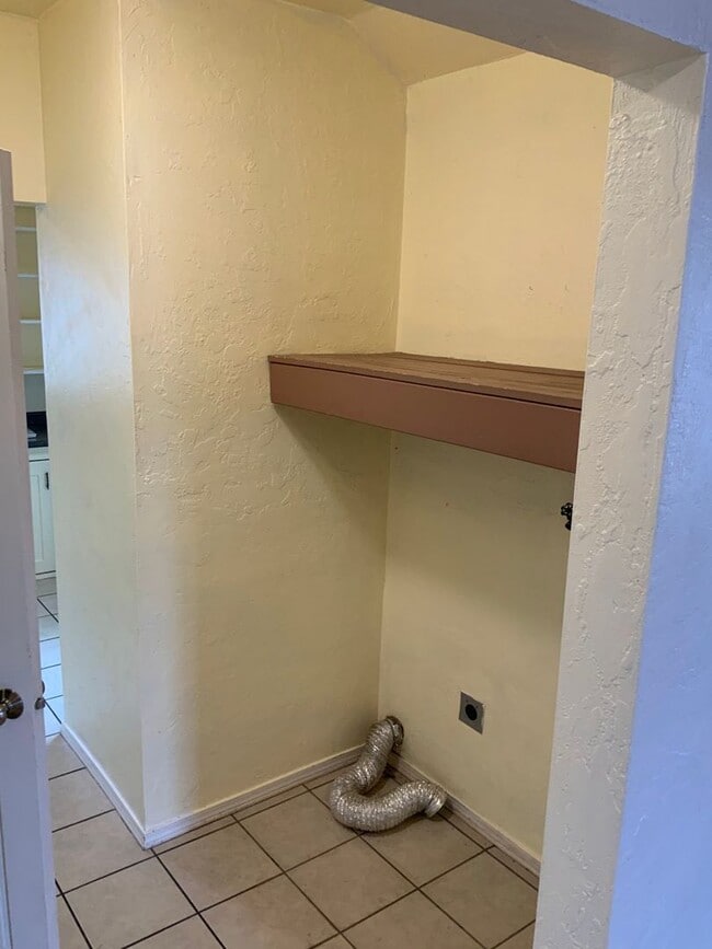 Building Photo - 2 Bedroom House in Whiteaker