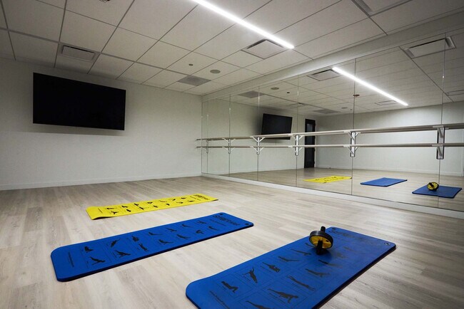 Building Photo - 1000 S Michigan Ave