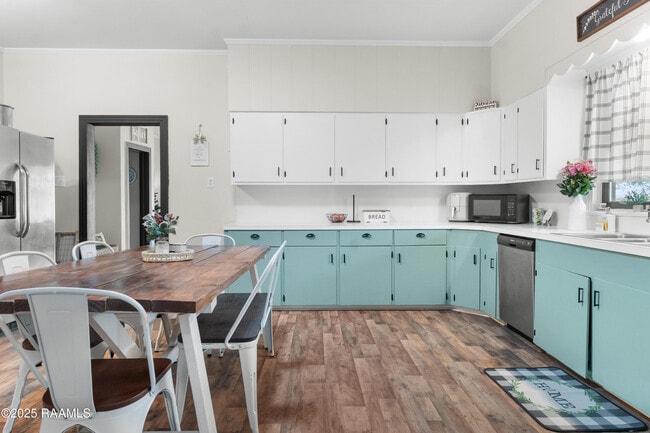 Building Photo - 501 Daspit St