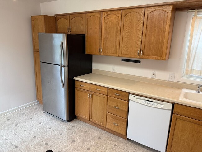 Building Photo - Updated 2 bedroom 1.5 bath duplex in Eugene!