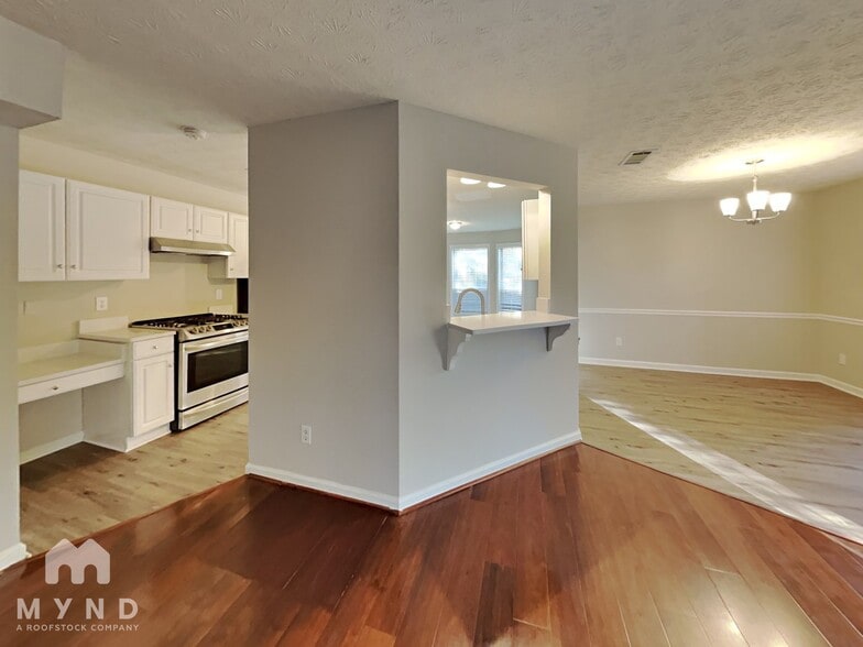 Building Photo - 839 Whitehaven Ln