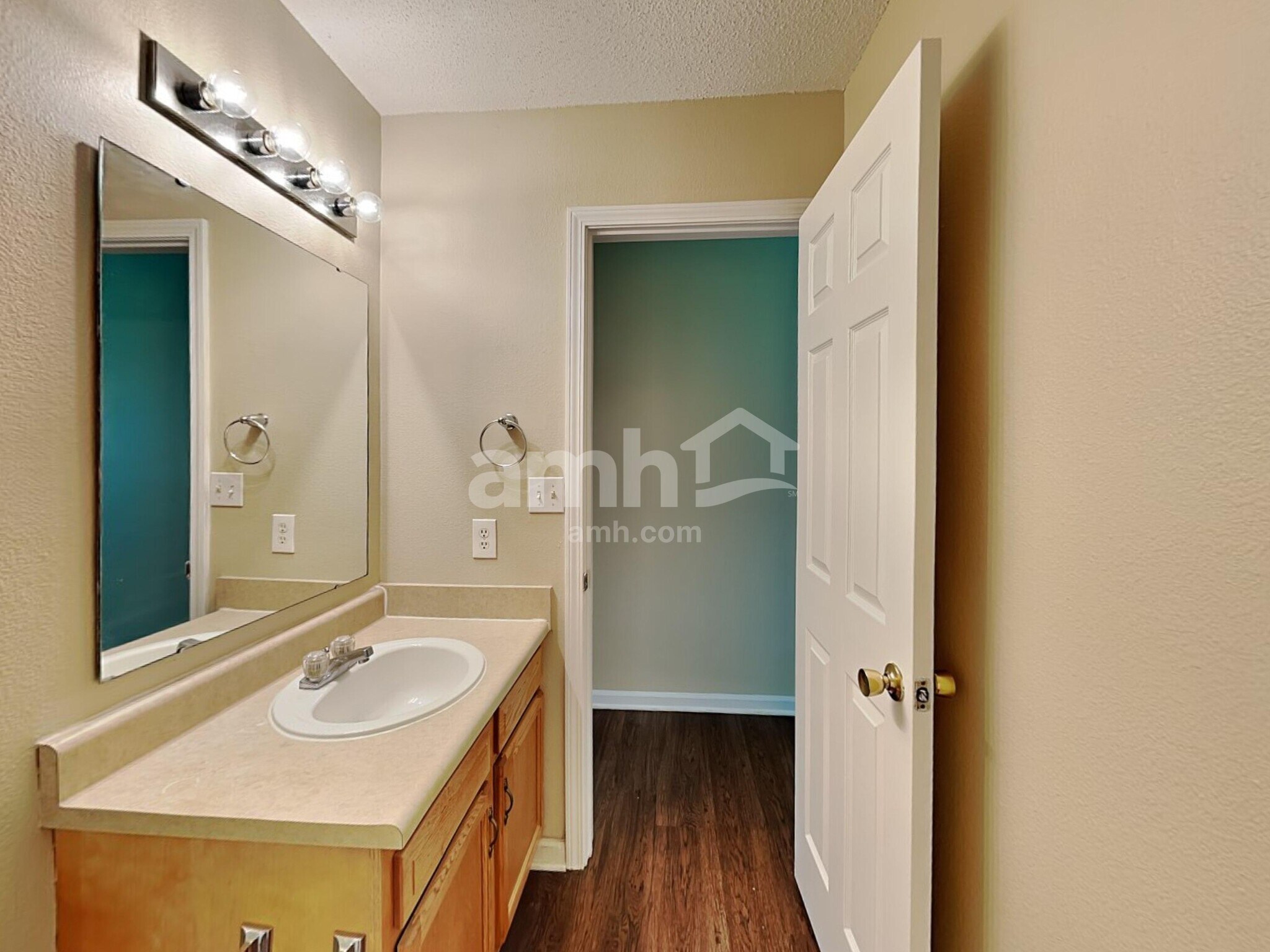 Building Photo - 6036 Draycott Dr