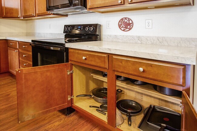 Building Photo - Stylish & Convenient Furnished Condo for Rent
