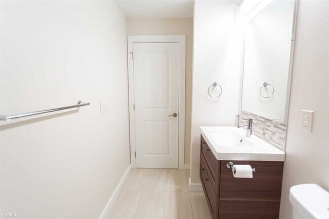 Building Photo - 2 br, 2 bath 4plex - 1926 BROWN ST Unit 3