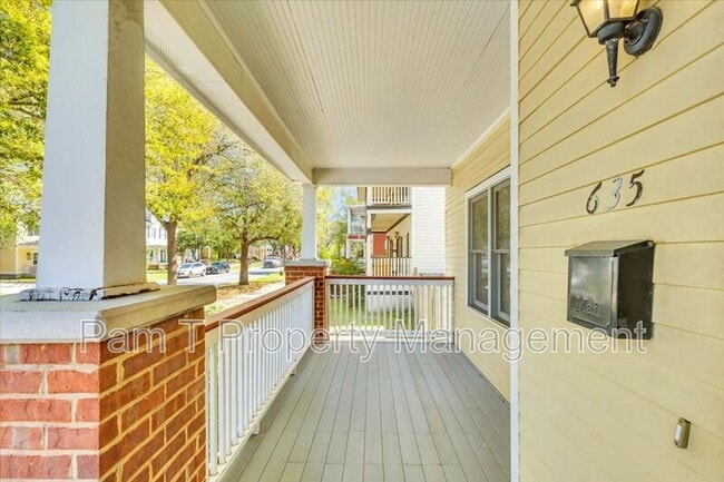 Building Photo - 635 E Henry St