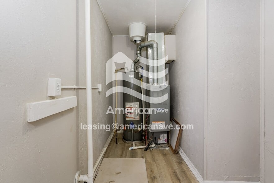 Building Photo - 233 N Wellington St