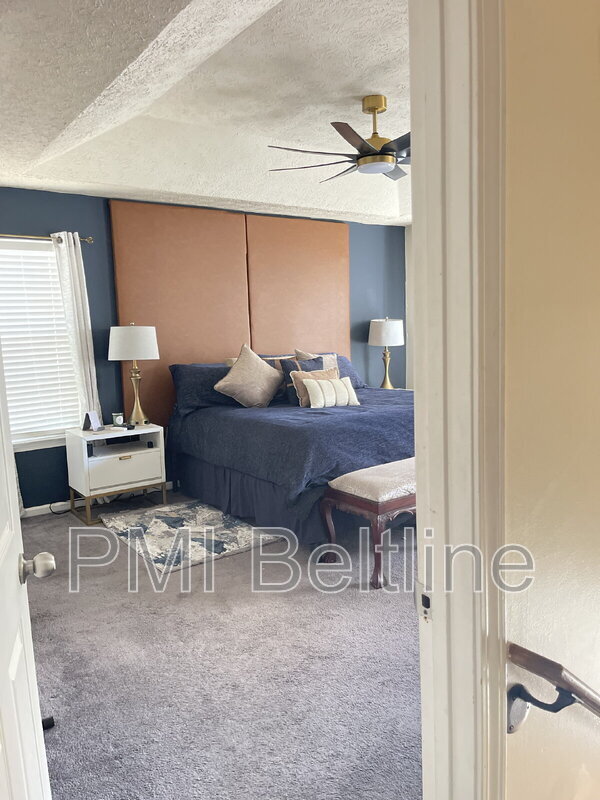 Building Photo - 5825 Old Carriage Dr