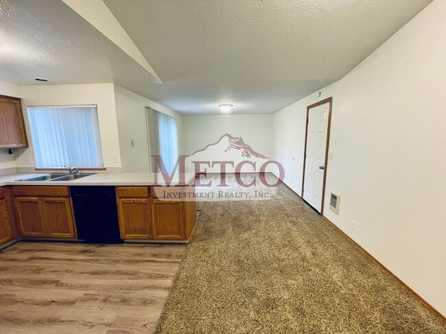 Building Photo - Spacious Thurston Home