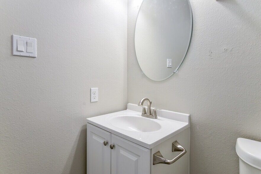 Building Photo - 8115 Maple Meadow Dr
