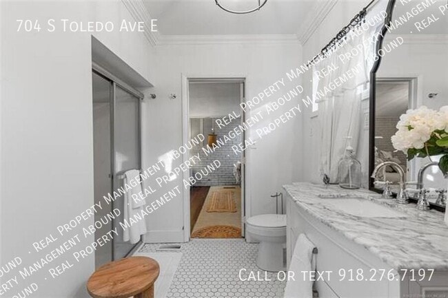 Building Photo - 704 S Toledo Ave