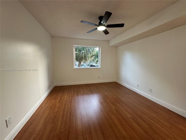 Building Photo - 10421 SW 157th Pl
