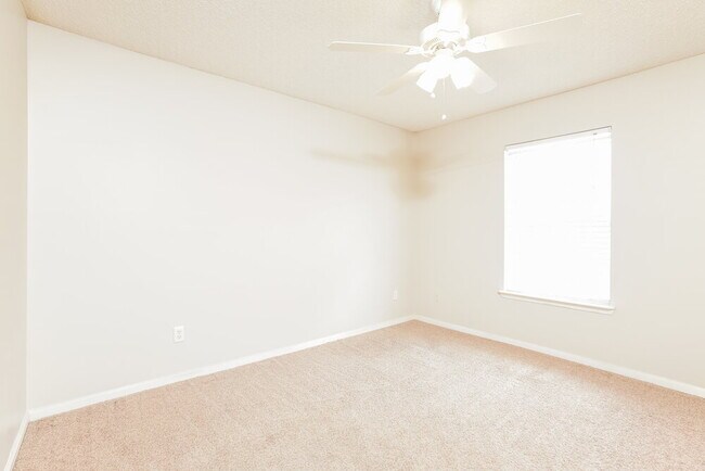 Building Photo - 3211 Woodglen Dr