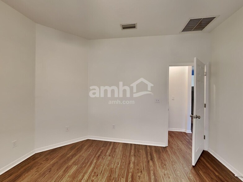 Building Photo - 34512 Smart Dr