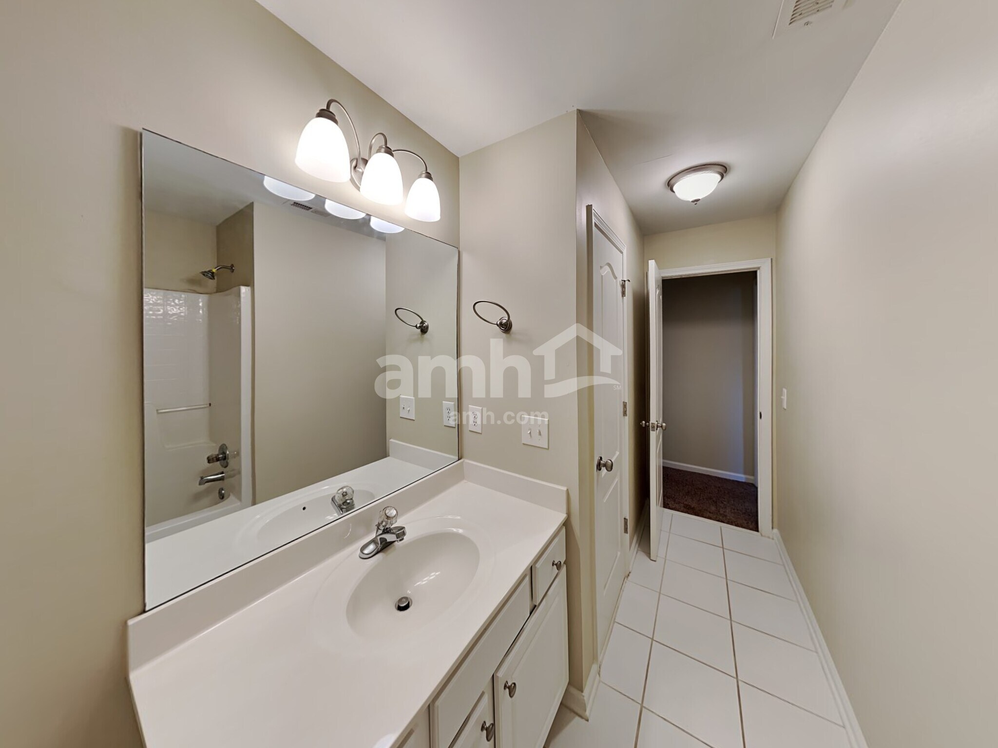 Building Photo - 111 Woodview Ct