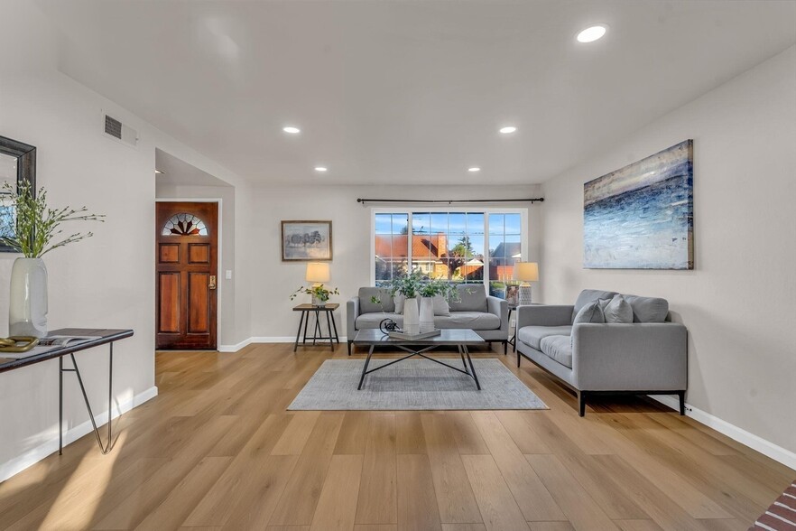 Building Photo - 7472 Blue Fox Way