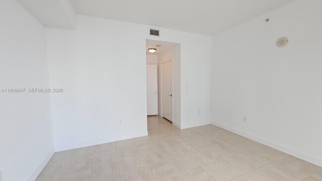 Building Photo - 1111 SW 1st Ave