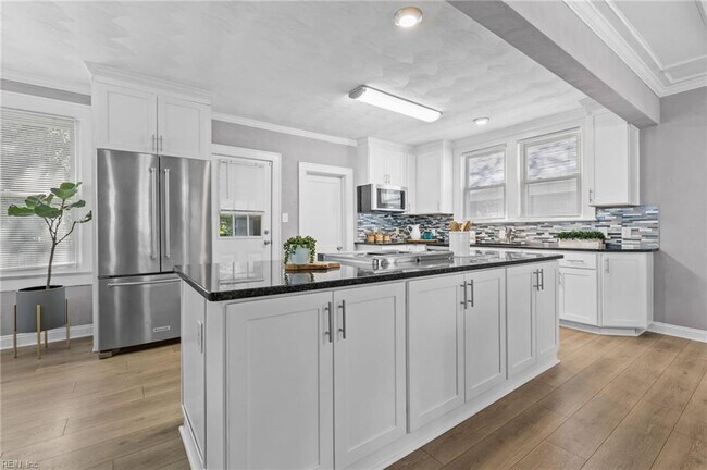 Building Photo - 849 W 34th St