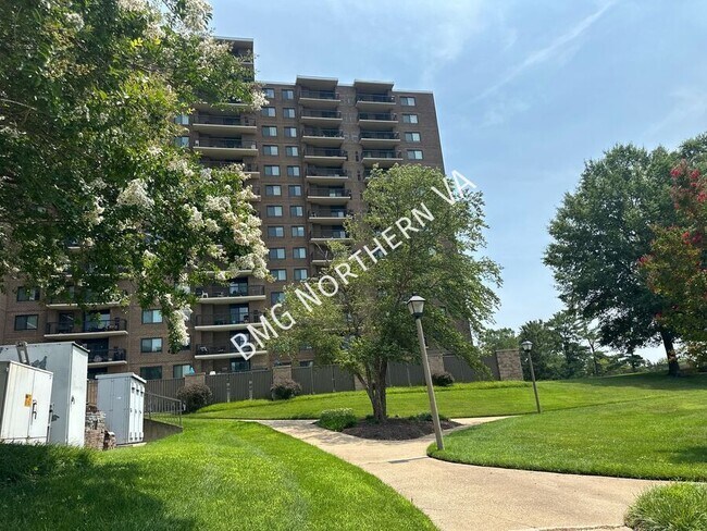 Building Photo - 200 N Pickett St