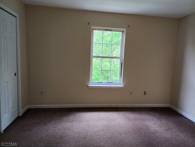 Building Photo - 313 S 6th St