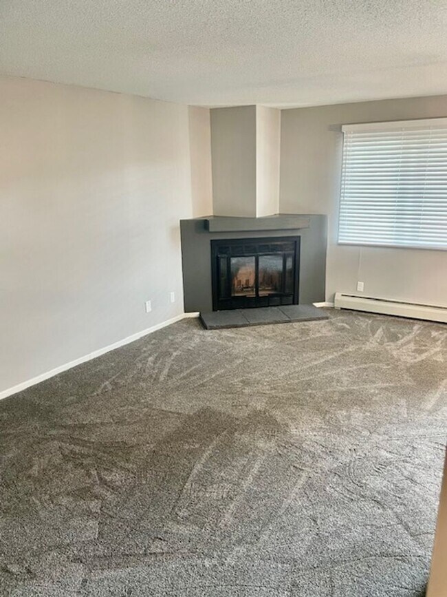 Building Photo - 1 Bed/1 Bath Condo by Hyland Park Reserve!...