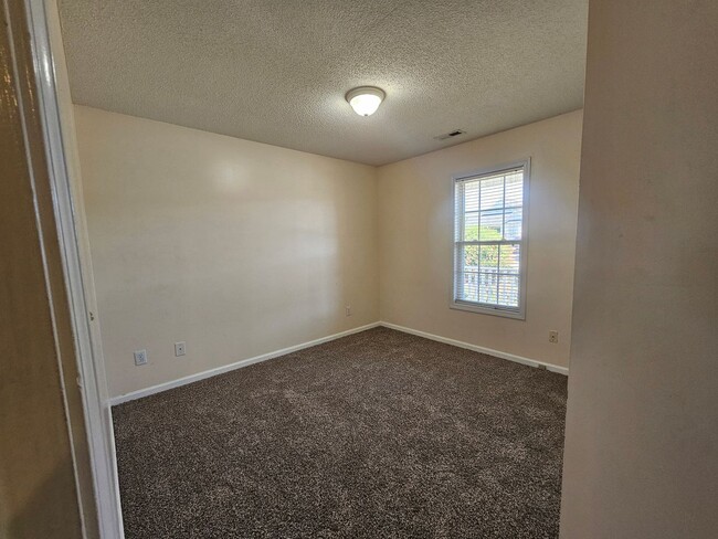 Building Photo - GORGEOUS 3 BEDROOM ACORN RIDGE BEAUTY!