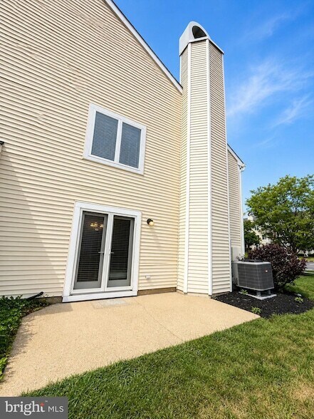 Building Photo - 250 Juanita Ct