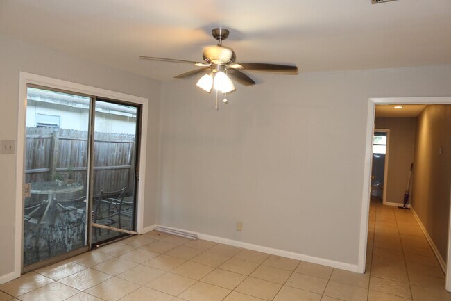 Building Photo - Chesterfield Duplex  N/M