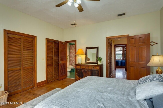 Building Photo - 2716 Oak St