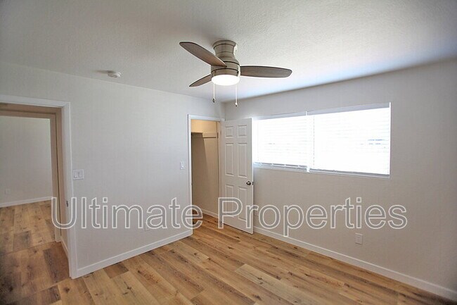Building Photo - 4129 E Bluefield Ave
