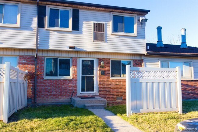 Primary Photo - 24951 Mayfair St