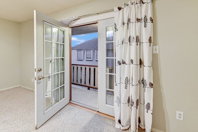Building Photo - Charming 3-Bedroom Townhome in Prime Memor...