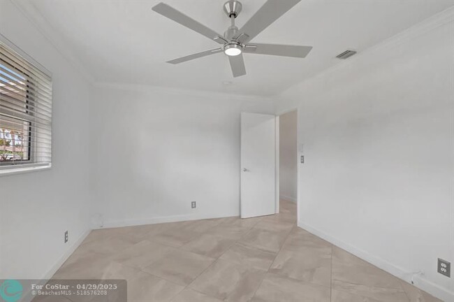 Building Photo - 101 SE 10th Ct